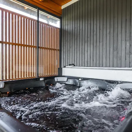 Villa Modern House With Jacuzzi