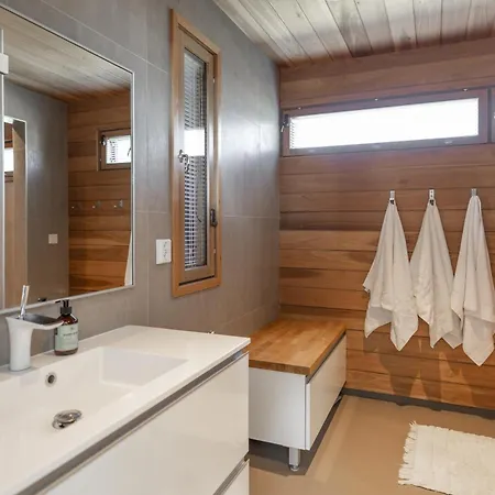 Modern House With Jacuzzi Villa Rovaniemi