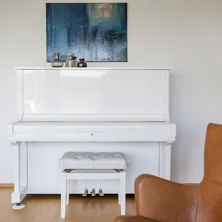 Modern House With Jacuzzi *