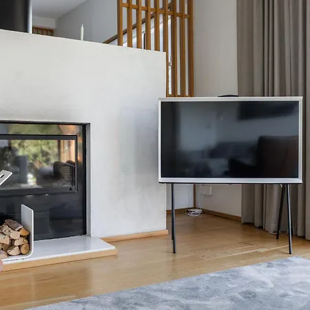 Modern House With Jacuzzi *