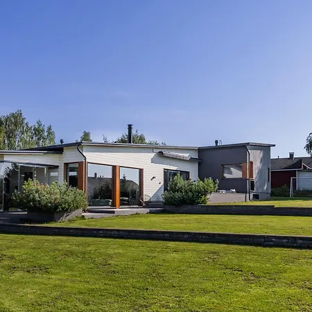 Modern House With Jacuzzi