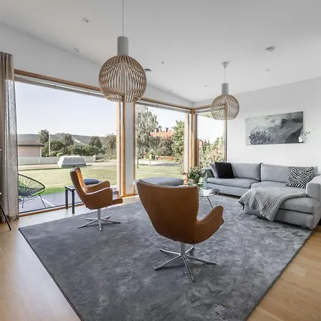 Modern House With Jacuzzi Rovaniemi