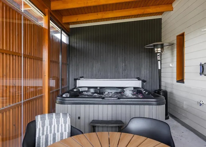 Modern House With Jacuzzi