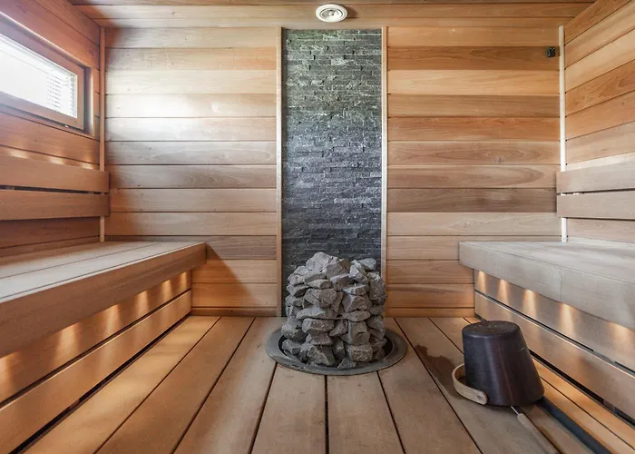 Modern House With Jacuzzi *