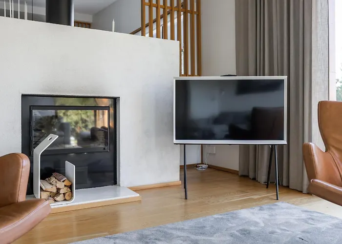 Modern House With Jacuzzi *